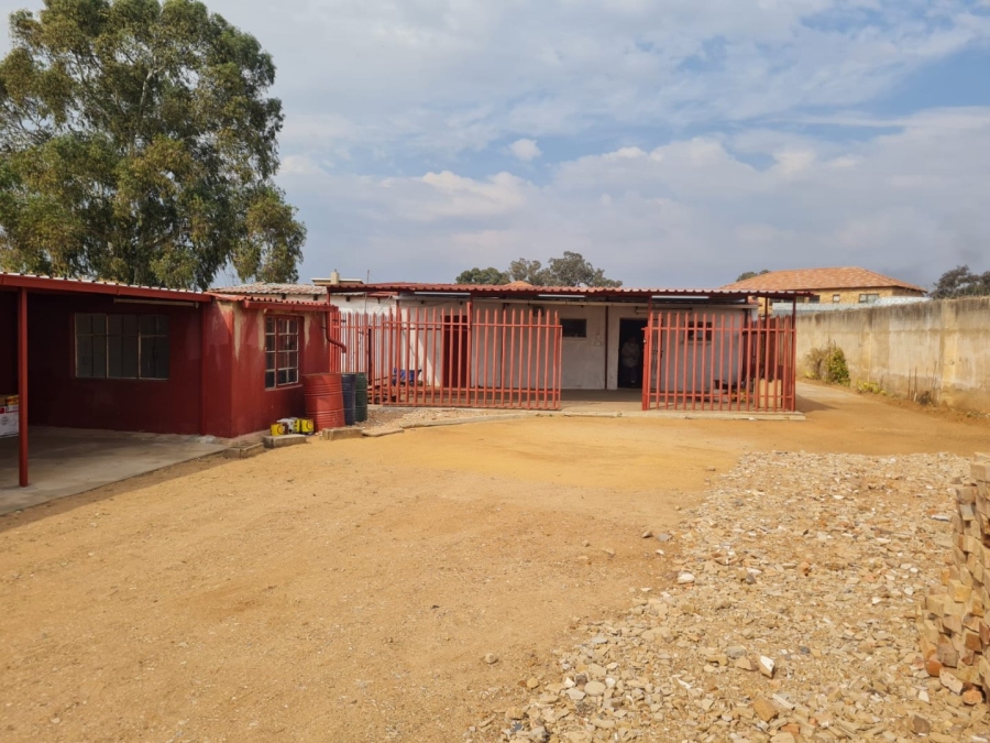 7 Bedroom Property for Sale in Lenasia Ext 13 Gauteng