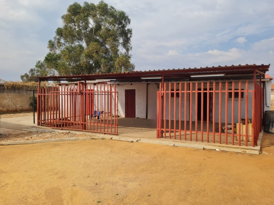 7 Bedroom Property for Sale in Lenasia Ext 13 Gauteng