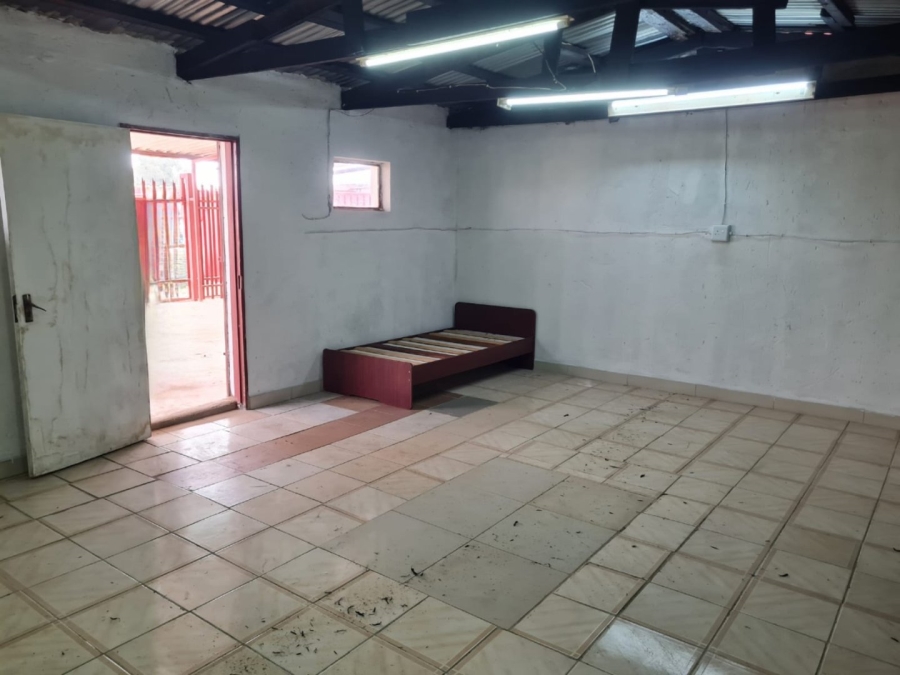 7 Bedroom Property for Sale in Lenasia Ext 13 Gauteng