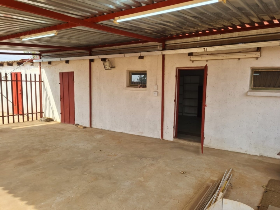 7 Bedroom Property for Sale in Lenasia Ext 13 Gauteng