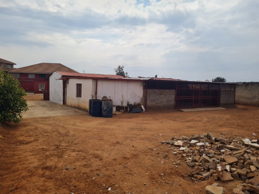 7 Bedroom Property for Sale in Lenasia Ext 13 Gauteng