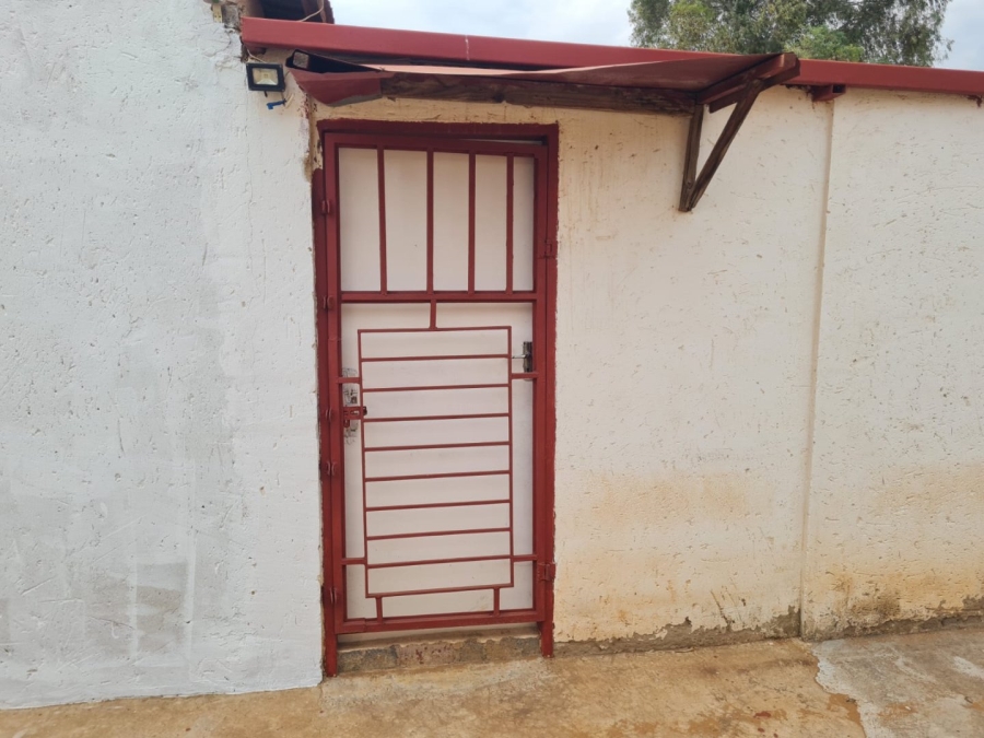 7 Bedroom Property for Sale in Lenasia Ext 13 Gauteng