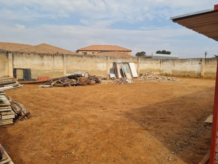 7 Bedroom Property for Sale in Lenasia Ext 13 Gauteng