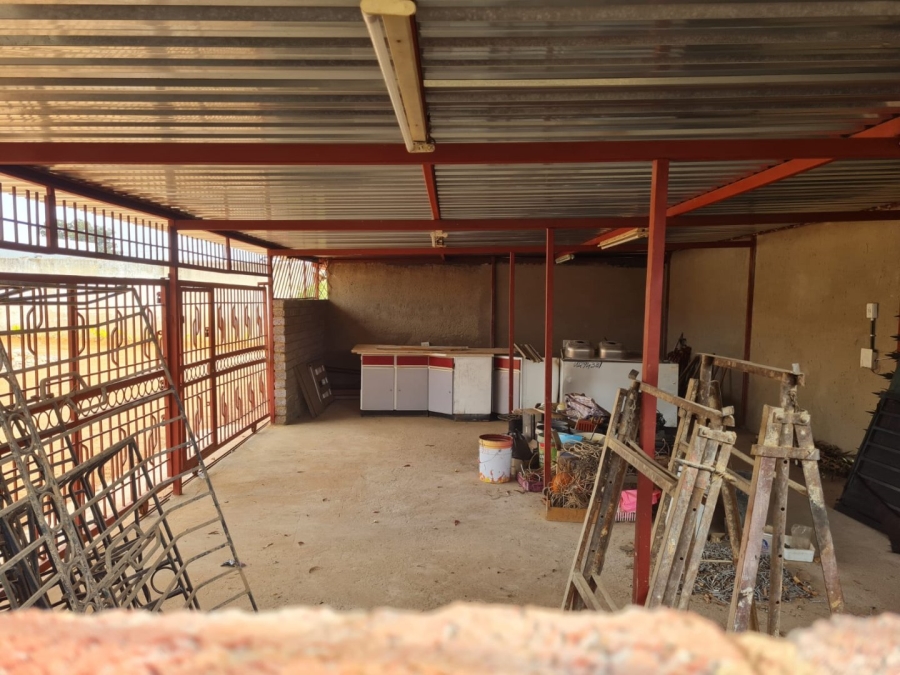 7 Bedroom Property for Sale in Lenasia Ext 13 Gauteng