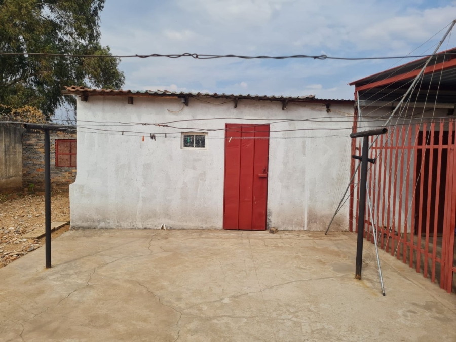 7 Bedroom Property for Sale in Lenasia Ext 13 Gauteng