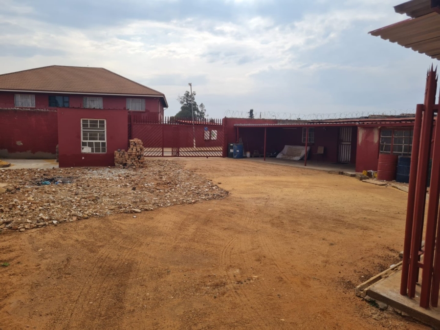 7 Bedroom Property for Sale in Lenasia Ext 13 Gauteng