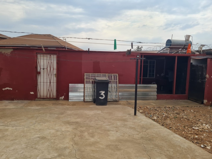 7 Bedroom Property for Sale in Lenasia Ext 13 Gauteng