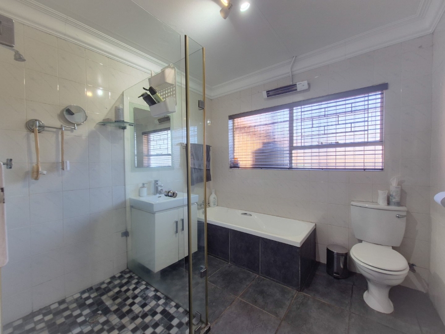 3 Bedroom Property for Sale in Vanderbijlpark SE 4 Gauteng