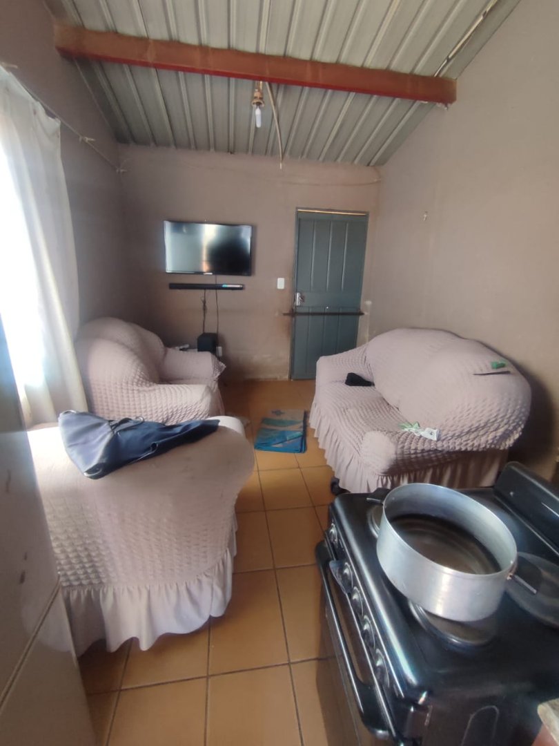 2 Bedroom Property for Sale in Etwatwa Gauteng