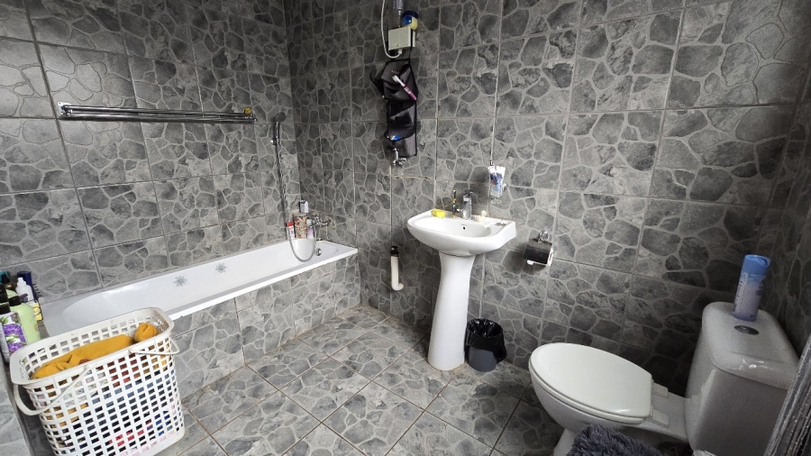 4 Bedroom Property for Sale in Rothdene Gauteng