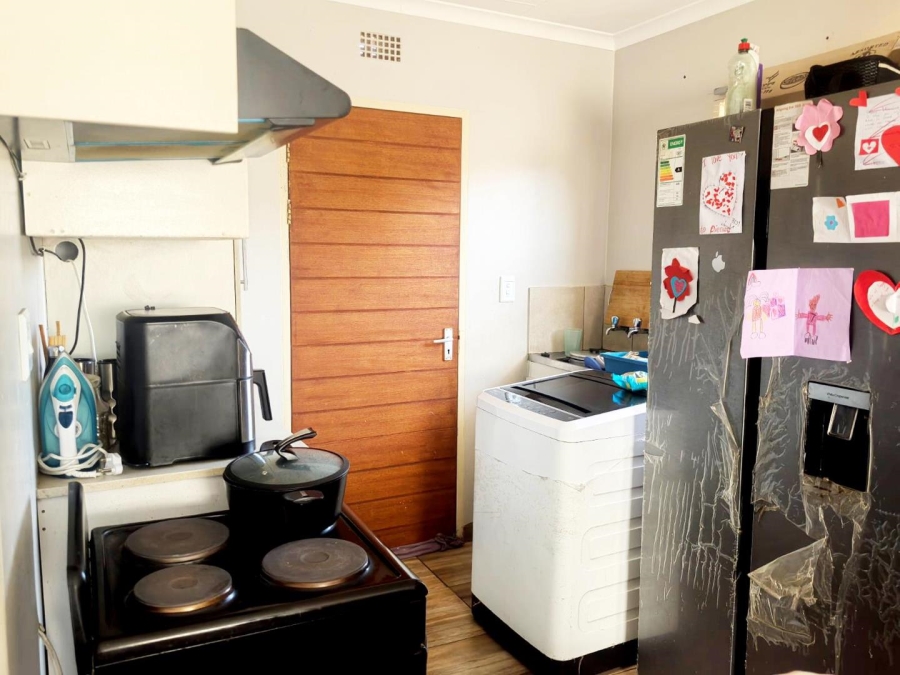 2 Bedroom Property for Sale in Clayville Gauteng