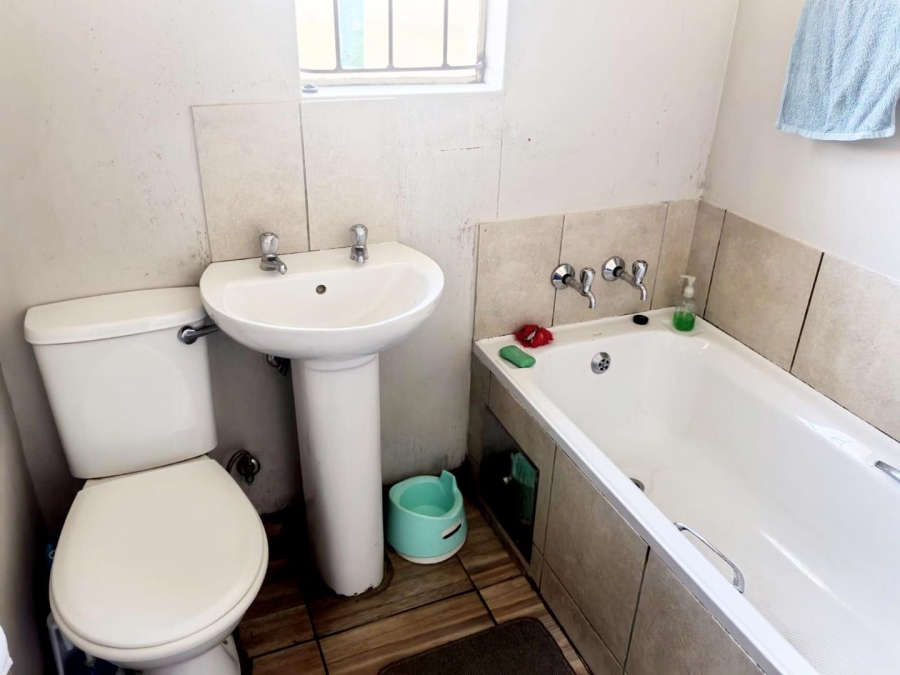 2 Bedroom Property for Sale in Clayville Gauteng