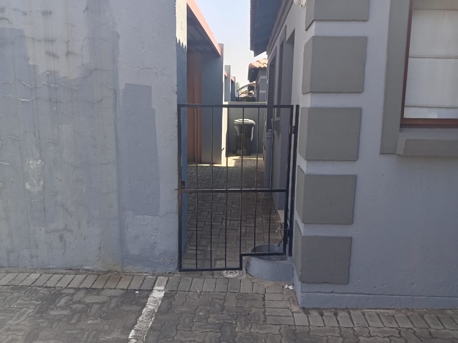 To Let 2 Bedroom Property for Rent in The Reeds Gauteng