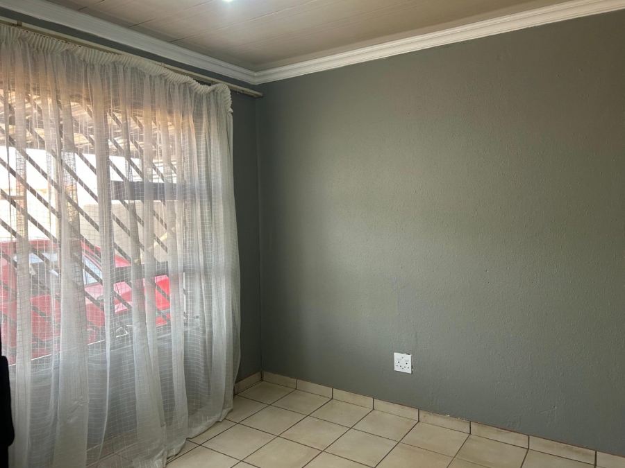 To Let 3 Bedroom Property for Rent in Protea Glen Gauteng