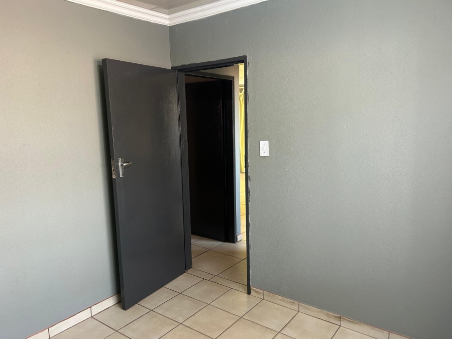 To Let 3 Bedroom Property for Rent in Protea Glen Gauteng