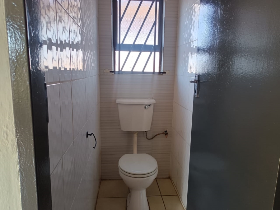 To Let 3 Bedroom Property for Rent in Protea Glen Gauteng