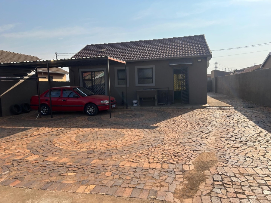 To Let 3 Bedroom Property for Rent in Protea Glen Gauteng