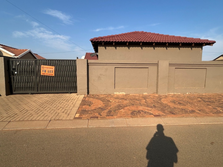To Let 3 Bedroom Property for Rent in Protea Glen Gauteng
