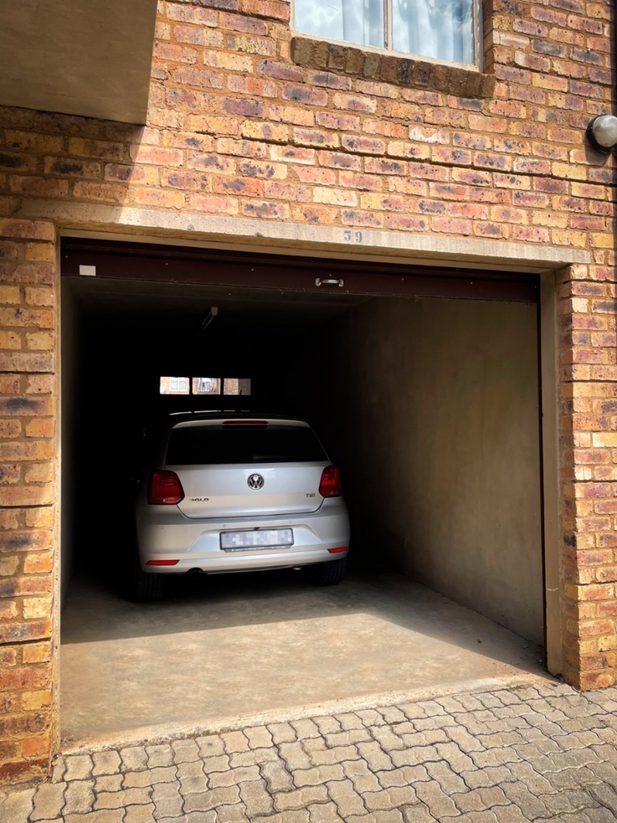 1 Bedroom Property for Sale in Silver Lakes Gauteng