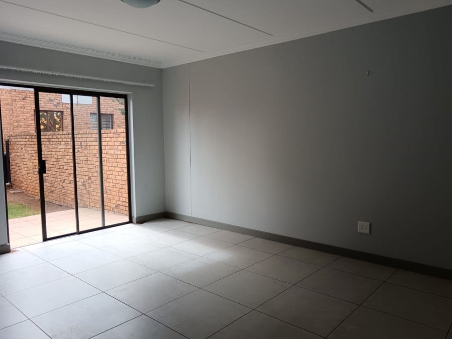 To Let 2 Bedroom Property for Rent in Blue Hills Gauteng