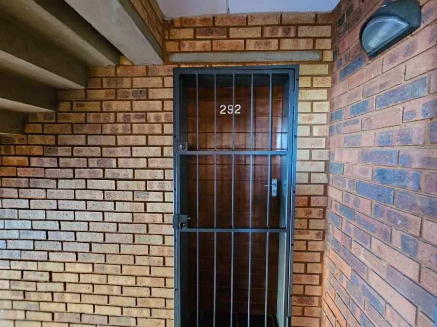 2 Bedroom Property for Sale in Alveda Gauteng