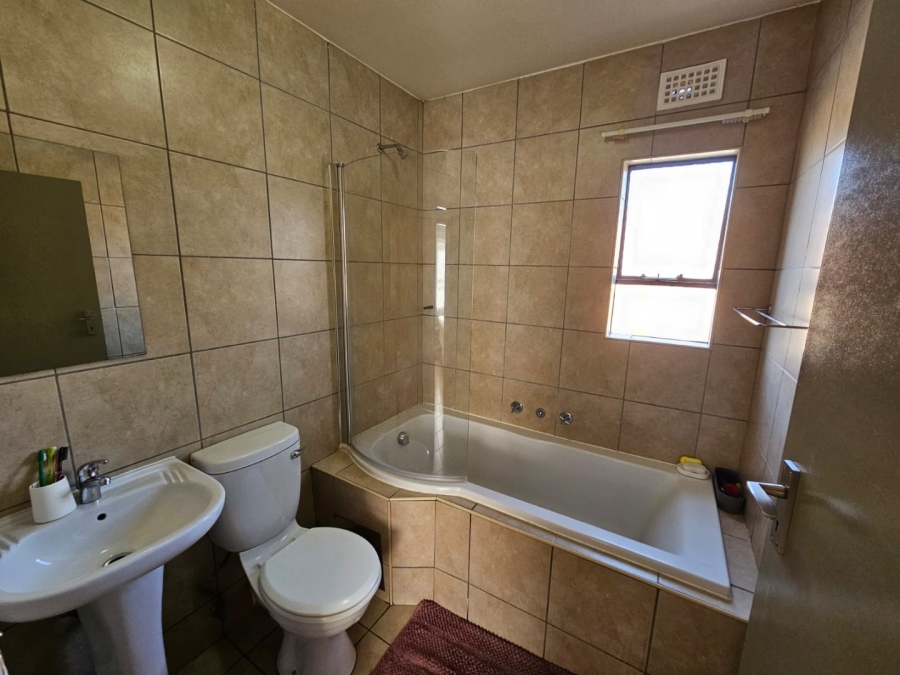 2 Bedroom Property for Sale in Alveda Gauteng