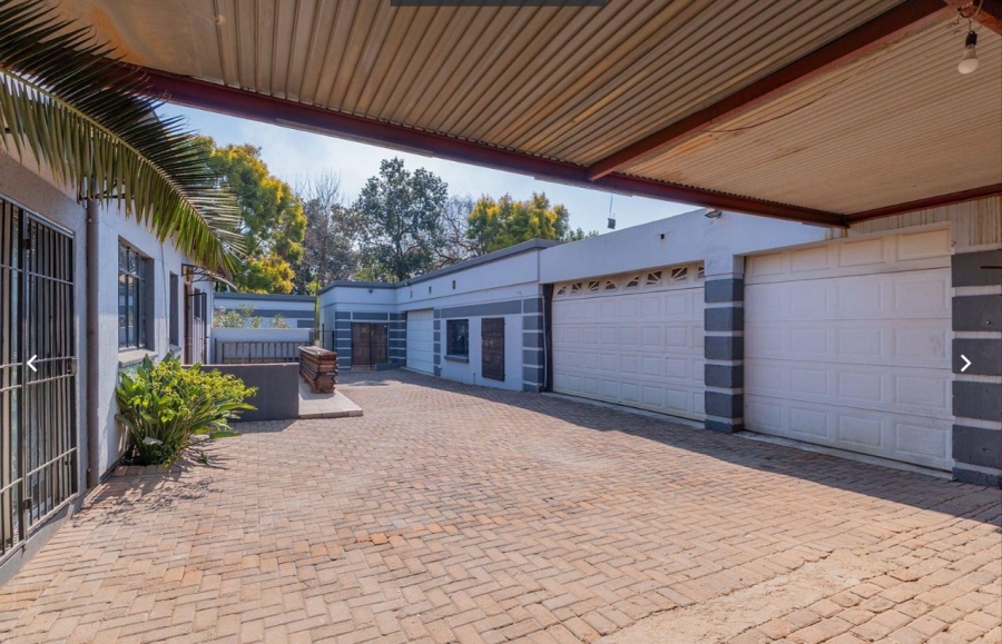 8 Bedroom Property for Sale in Edenvale Central Gauteng