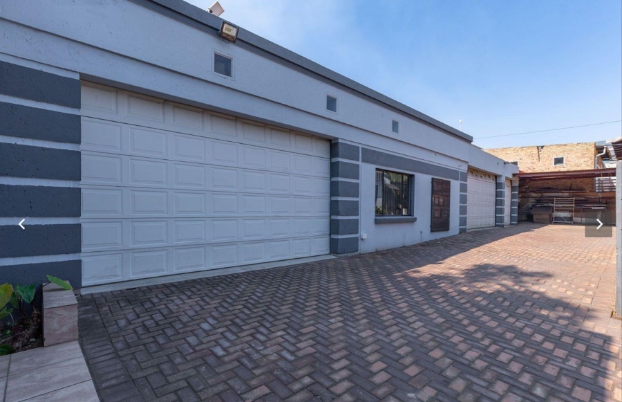 8 Bedroom Property for Sale in Edenvale Central Gauteng