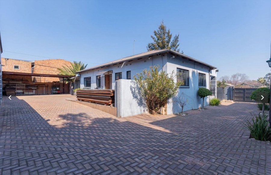 8 Bedroom Property for Sale in Edenvale Central Gauteng