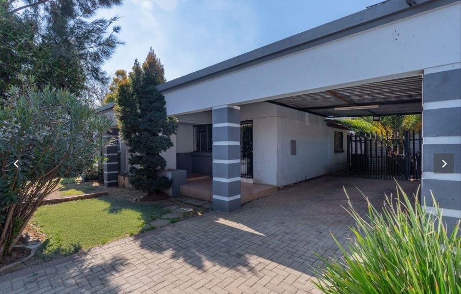 8 Bedroom Property for Sale in Edenvale Central Gauteng