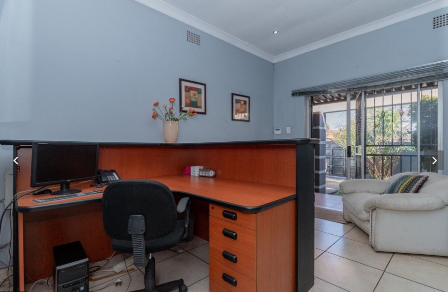 8 Bedroom Property for Sale in Edenvale Central Gauteng