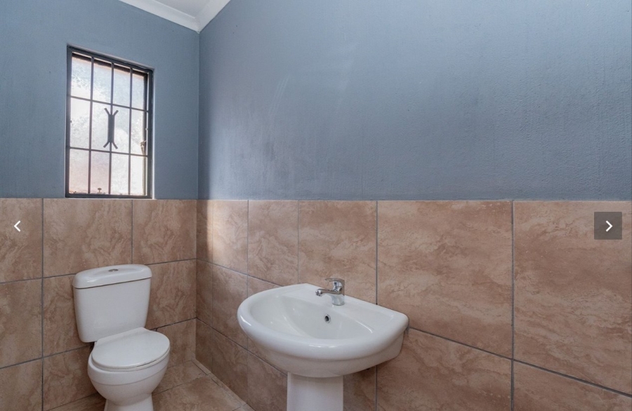 8 Bedroom Property for Sale in Edenvale Central Gauteng