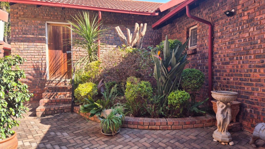 3 Bedroom Property for Sale in Constantia Park Gauteng
