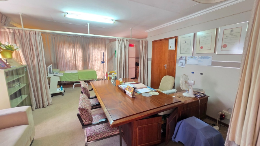7 Bedroom Property for Sale in Laudium Gauteng