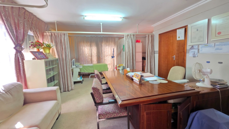 7 Bedroom Property for Sale in Laudium Gauteng