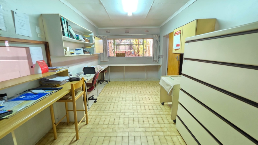 7 Bedroom Property for Sale in Laudium Gauteng
