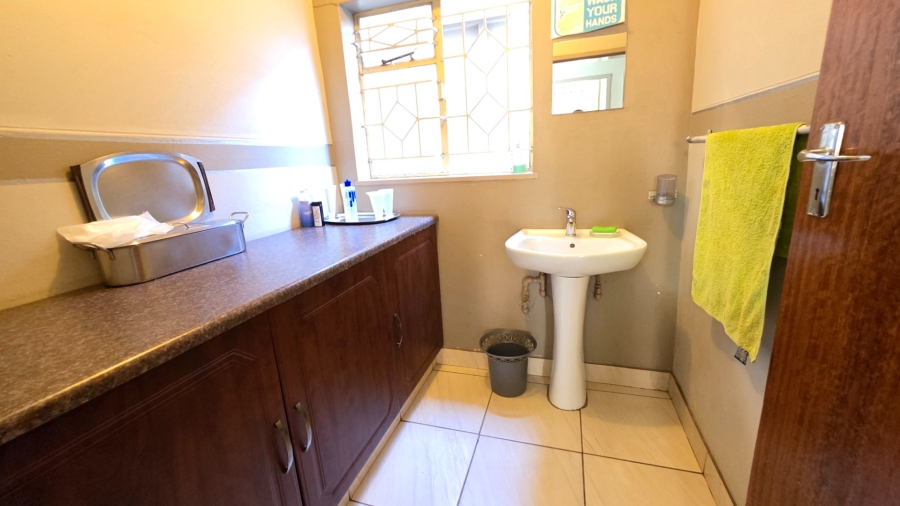 7 Bedroom Property for Sale in Laudium Gauteng