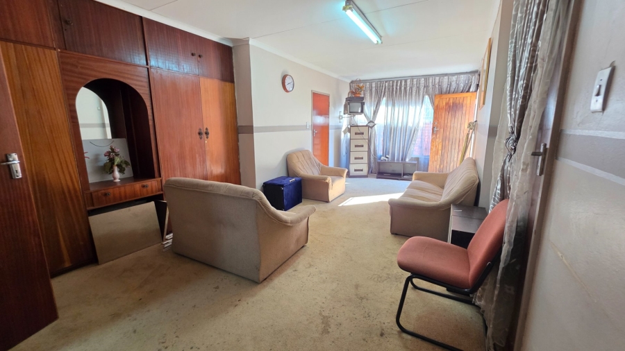 7 Bedroom Property for Sale in Laudium Gauteng