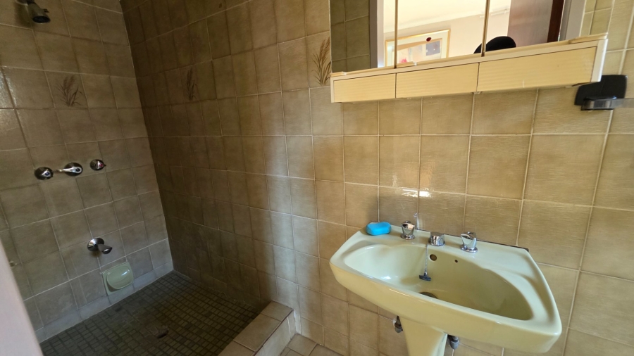 7 Bedroom Property for Sale in Laudium Gauteng