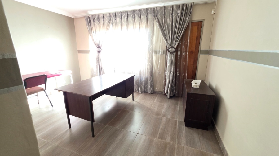 7 Bedroom Property for Sale in Laudium Gauteng