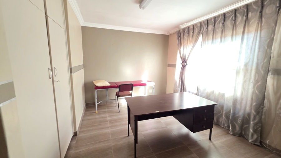 7 Bedroom Property for Sale in Laudium Gauteng