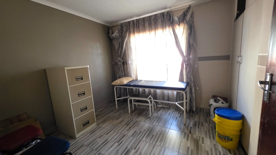 7 Bedroom Property for Sale in Laudium Gauteng
