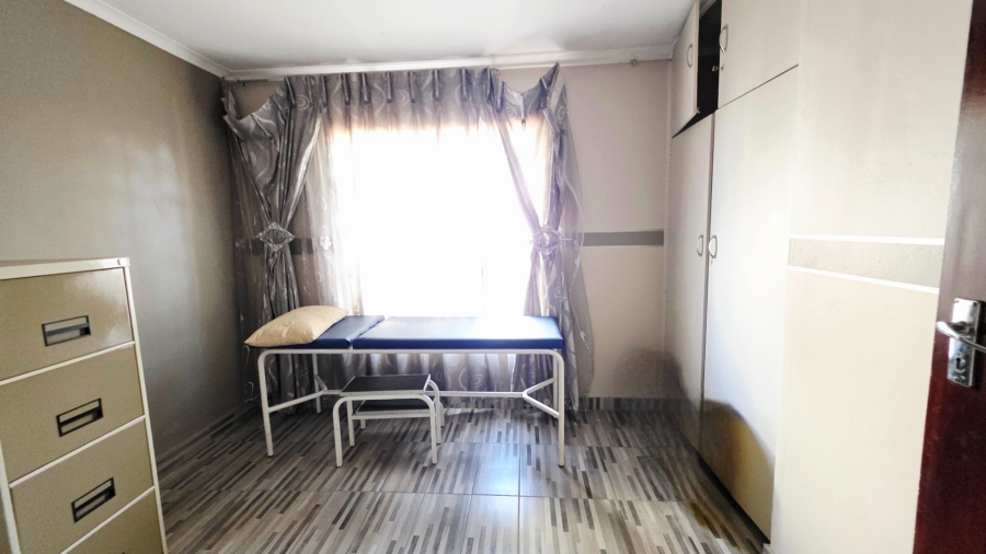 7 Bedroom Property for Sale in Laudium Gauteng