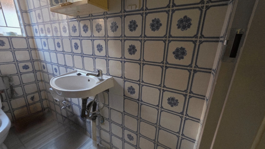 7 Bedroom Property for Sale in Laudium Gauteng