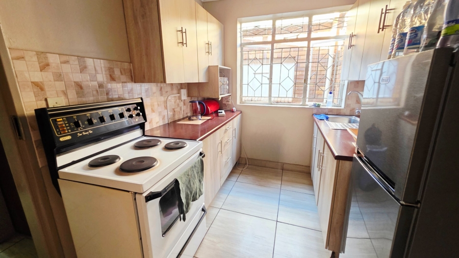 7 Bedroom Property for Sale in Laudium Gauteng