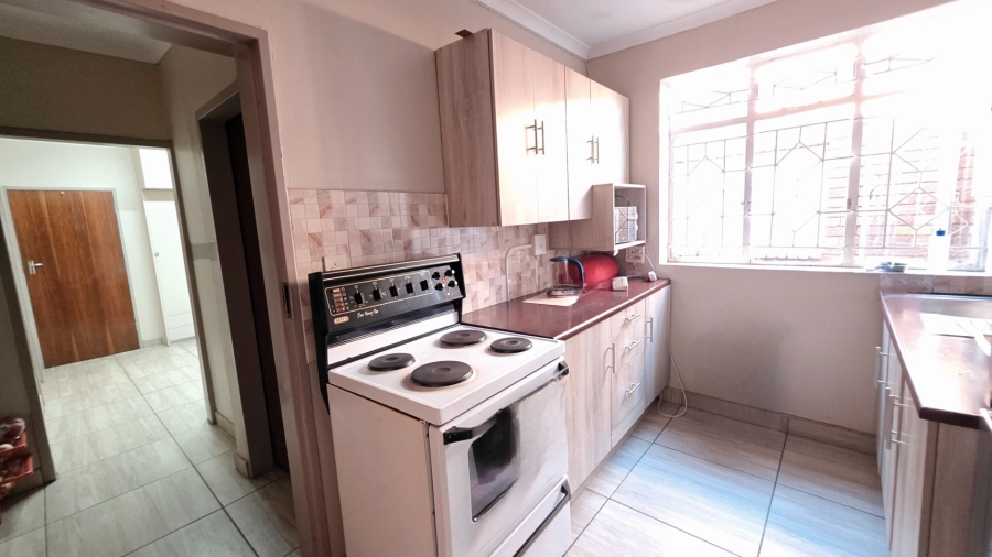 7 Bedroom Property for Sale in Laudium Gauteng