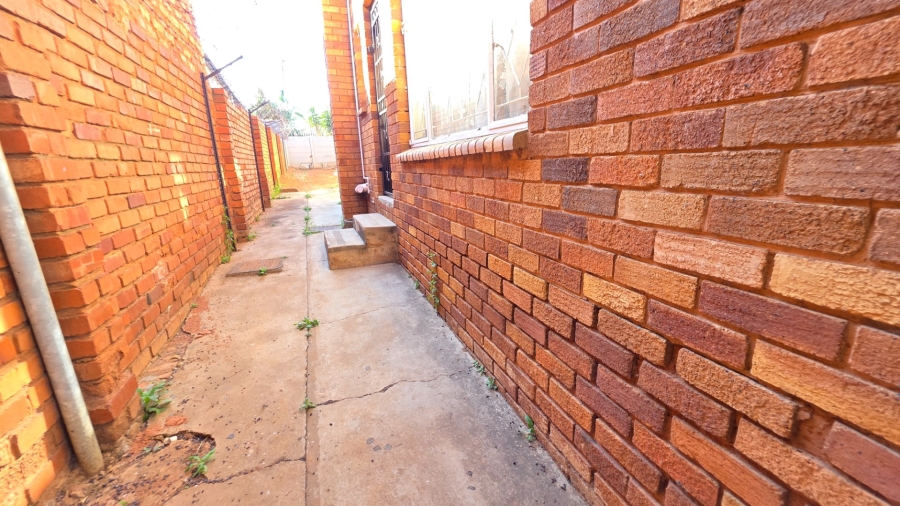 7 Bedroom Property for Sale in Laudium Gauteng