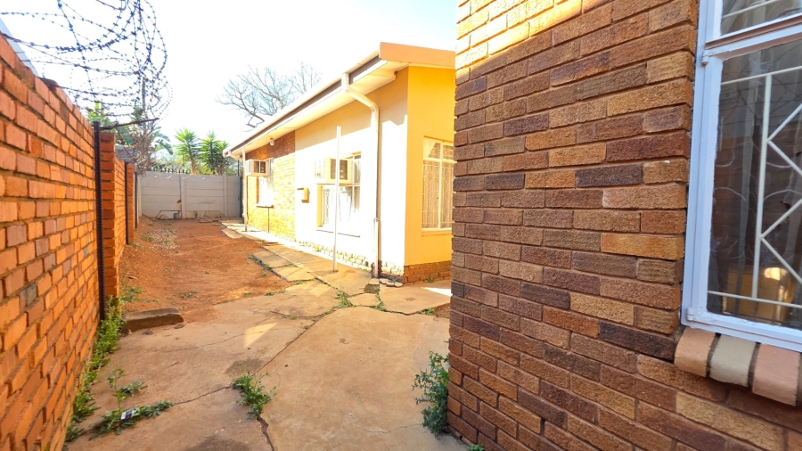 7 Bedroom Property for Sale in Laudium Gauteng