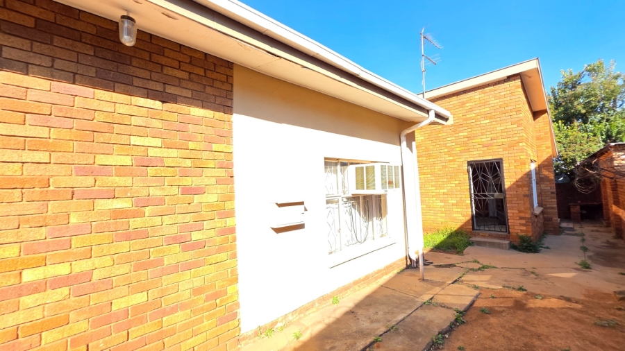 7 Bedroom Property for Sale in Laudium Gauteng