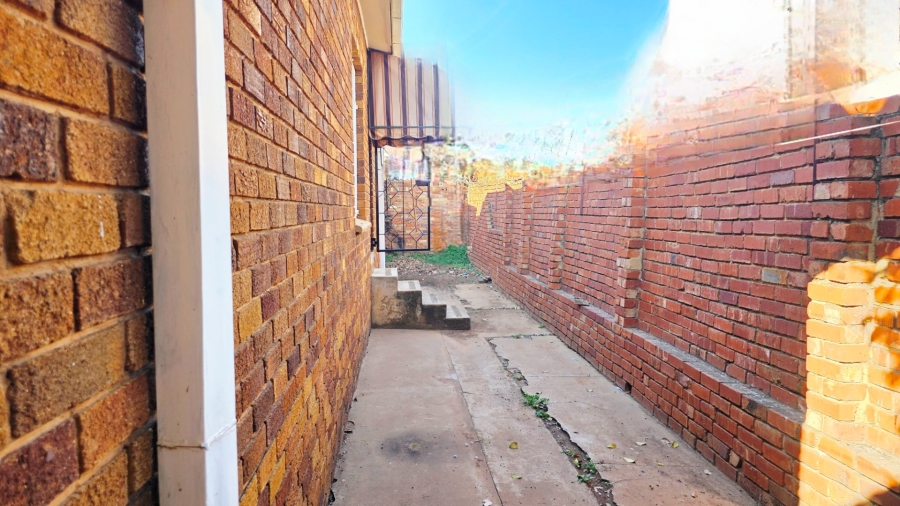 7 Bedroom Property for Sale in Laudium Gauteng